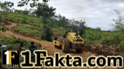 Kejar Target TMMD, Anggota Satgas Intensifkan Penimbunan Jalan Desa Umbu Wangu