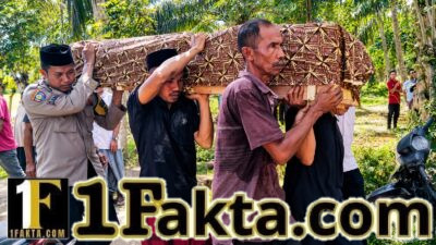 Tak Hanya Mengayomi, Bhabinkamtibmas Polsek Peureulak Barat Turut Mengantar Warga ke Peristirahatan Terakhir