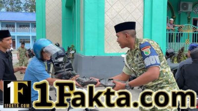 Prajurit Yonif TP 859/RBK Menebar Kebaikan di Hari Jumat yang Penuh Berkah, Menguatkan Persaudaraan Dengan Masyarakat Kab. Supiori