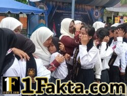 Dengan rasa yang mendalam murid murid/ siswa dan siswi,terharu tangis Menuju Menggapai Mimpi: Perpisahan Emosional Kelas VI SDN Lae Langge Bikin Tamu Meneteskan Air Mata