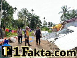 Camat Pante Bidari Tinjau Huntara Rusak Diterjang Angin Kencang Pemkab Diminta Segera Lakukan Perbaikan, Warga Masih Tempati Hunian Pasca Banjir 2025