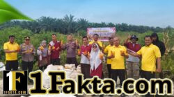 Personel Polsek Siak Hulu Dukung Swasembada Pangan, Panen Jagung Kuartal II di Desa Baru
