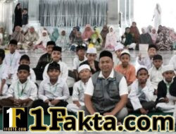 Penobatan Ayah yatim GBP Kota Langsa di Mesjid Raya Kota Langsa di berikan oleh Lembaga Sosial Abulyatama dan Komunitas shadiqati Muqarrabat Langsa
