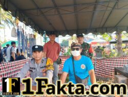 Babinsa Antap Siaga Penuh di Pantai Soka, Antisipasi Membludaknya Pengunjung Galungan