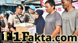 Menyapa Pesisir, Polres Aceh Timur Serahkan Bansos bagi Nelayan pada Hari Bhayangkara Ke-80