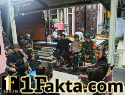 Wujud Empati, Babinsa Bongan Bersama Aparat Desa Takziah ke Rumah Duka Kadus Bedha