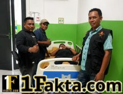 Rekan Wartawan Jenguk Senior TV One yang Dirawat di Puskesmas UPTD Lhoksukon