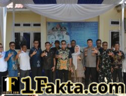 Wali Kota Langsa Serahkan Seragam Sekolah Gratis bagi Anak Yatim Piatu di Langsa Lama