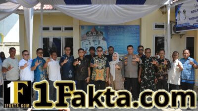 Wali Kota Langsa Serahkan Seragam Sekolah Gratis bagi Anak Yatim Piatu di Langsa Lama