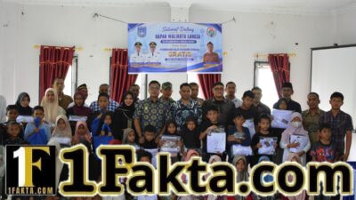 Wali Kota Langsa Serahkan Seragam Sekolah Gratis kepada Anak Yatim Piatu di Langsa Kota