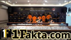 POLDA METRO JAYA MENGUNGKAP SINDIKAT PENGEDAR OBAT KERAS DAFTAR G SEBANYAK 575.200 BUTIR DI SEBUAH BANGUNAN SEMI PERMANEN