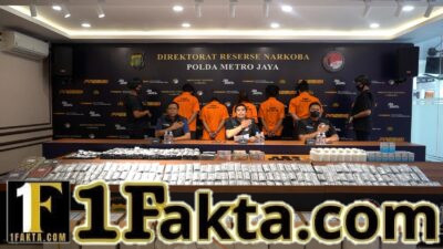 POLDA METRO JAYA MENGUNGKAP SINDIKAT PENGEDAR OBAT KERAS DAFTAR G SEBANYAK 575.200 BUTIR DI SEBUAH BANGUNAN SEMI PERMANEN