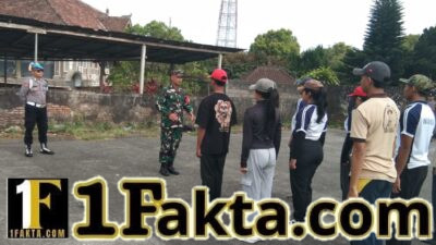 Personel Koramil Pupuan Matangkan Paskibraka SMA N 1 Pupuan Hadapi Upacara HUT RI Ke-81