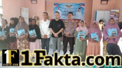 Berbagi itu Indah, Ketua DPP Elang 3 Hambalang Riau Bersama Kapolsek Kampar Bagikan 100 Paket Sembako Desa Pulau Tinggi