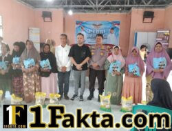Berbagi itu Indah, Ketua DPP Elang 3 Hambalang Riau Bersama Kapolsek Kampar Bagikan 100 Paket Sembako Desa Pulau Tinggi