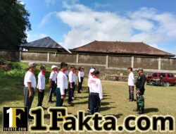Babinsa Gembleng Calon Paskibraka SMPN 2 Pupuan, Disiplin dan Nasionalisme Jadi Prioritas