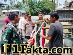 Muspika Darul Aman Bersinergi Sambut HUT RI Ke-81 Lewat Gerakan Pembagian Bendera Merah Putih