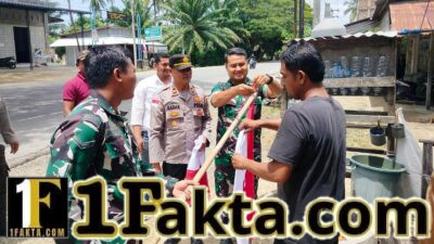 Muspika Darul Aman Bersinergi Sambut HUT RI Ke-81 Lewat Gerakan Pembagian Bendera Merah Putih