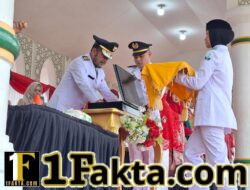 Wakil Bupati Bireun Pimpin Upacara Penurunan Bendera HUT RI Ke-81 RTH Cot Gapu Bireuen
