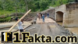 PT.THL Bersama Mitra dan Warga Perbaiki Jembatan Simpil Penarun Kecamatan Linge