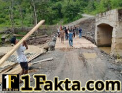 PT.THL Bersama Mitra dan Warga Perbaiki Jembatan Simpil Penarun Kecamatan Linge