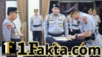 Tongkat Komando Kapolda Papua Barat Daya Resmi Beralih ke Brigjen Pol. Hengki Haryadi