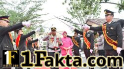 AKBP Aris Cai Dwi Susanto Disambut Tradisi Pedang Pora, Resmi Pimpin Polres Aceh Timur