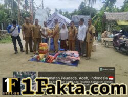 Dinsos Kabupaten Bireuen Serahkan Bantuan Masa Panit, Muzakkir (48) Korban Kebakaran di Desa Meunasah Bungo Peudada