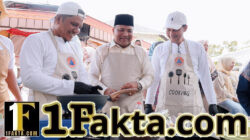H.Mukhlis,S.T, Yang Berpartisipasi langsung ikut memasak nasih goreng bersama para peserta,HUT Bireuen Ke,27