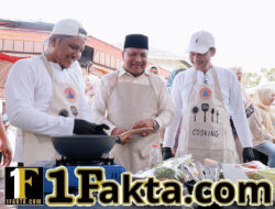H.Mukhlis,S.T, Yang Berpartisipasi langsung ikut memasak nasih goreng bersama para peserta,HUT Bireuen Ke,27