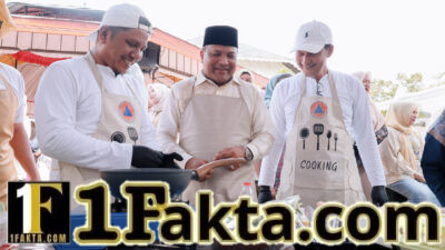 H.Mukhlis,S.T, Yang Berpartisipasi langsung ikut memasak nasih goreng bersama para peserta,HUT Bireuen Ke,27