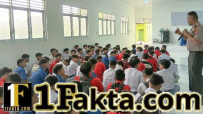 Polisi Peduli Pendidikan, Kapolsek Peureulak Barat Motivasi Pelajar SMKN 1 Peureulak